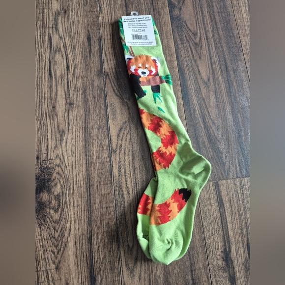 Red panda knee high socks - Picture 2 of 2